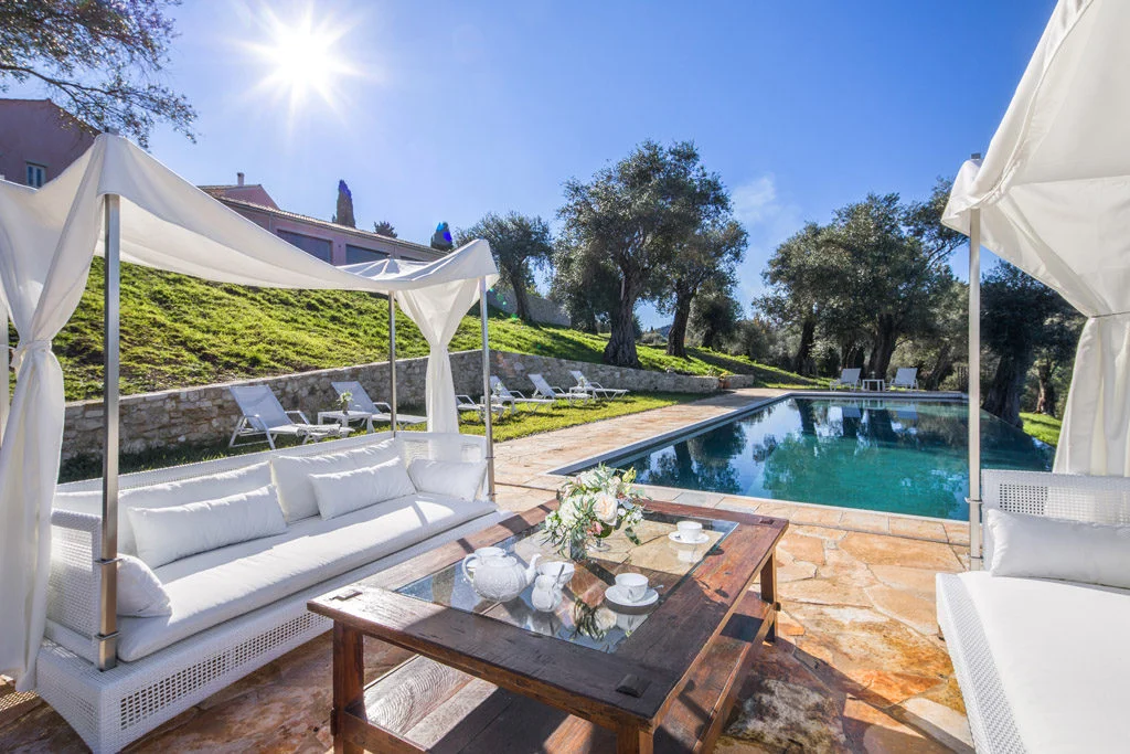 Infinity pool at Courti Estate